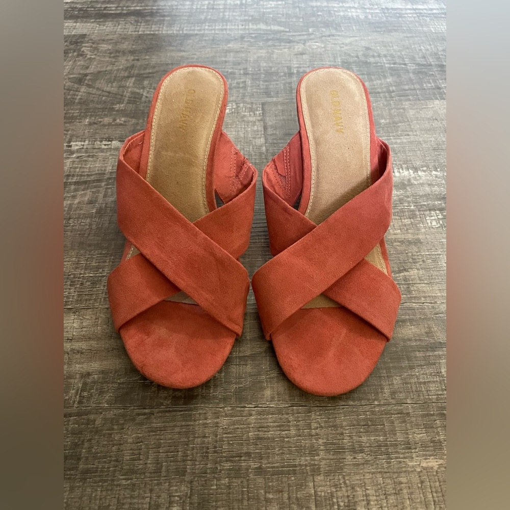 Old Navy Coral Suede Wedge Size: 7